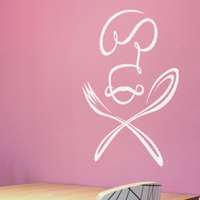 Αυτοκόλλητο τοίχου από βινύλιο που απεικονίζει τη μορφή ενός σεφ μαζί με ένα πιρούνι και ένα κουτάλι. Είναι ανθεκτικό και κολλάει και ξεκολλάει εύκολα.Μπορείτε να μας ζητήσετε να εκτυπωθεί σε ότι διάσταση και χρώμα θέλετε.    