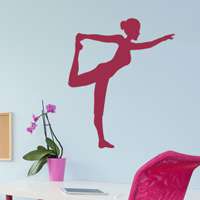 Αυτοκόλλητο τοίχου από βινύλιο που απεικονίζει μια κοπέλα να κάνει γυμναστική. Είναι ανθεκτικό και κολλάει και ξεκολλάει εύκολα.Μπορείτε να μας ζητήσετε να εκτυπωθεί σε ότι διάσταση και χρώμα θέλετε. 