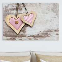 Προτάσεις για διακόσμησηΟ πίνακας σε καμβά LOV-040 διαθέτει μια ρομαντική και ζεστή χρωματική παλέτα που μπορεί να δώσει μια ευχάριστη και αρμονική νότα στο χώρο σας. Η κυρίαρχη χρήση κόκκινων και ροζ αποχρώσεων, σε συνδυασμό με τις διακριτικές εναλλαγές στο λευκό και το μπλε, καθιστούν τον πίνακα ιδανικό για χώρους με κλασική ή μοντέρνα διακόσμηση. Μπορεί να τοποθετηθεί σε υπνοδωμάτια ή καθιστικά, προσφέροντας μια αίσθηση ζεστασιάς και ευφορίας, ενώ οι αποχρώσεις του μπορούν να ενσωματωθούν εύκολα σε πιο μινιμαλιστικά περιβάλλοντα, προσθέτοντας μια νότα ρομαντικής ατμόσφαιρας.Λίγα λόγια για τον πίνακαΑυτή η ζωγραφική απεικονίζει στοιχεία αγάπης και ρομαντισμού με μια σύγχρονη προσέγγιση. Η χρήση ζωντανών χρωμάτων με απαλές και ρομαντικές πινελιές δημιουργεί ένα παιχνίδι φωτός και σκιάς, προσθέτοντας βάθος και κίνηση στη σύνθεση. Κάθε πινελιά είναι επιμελώς τοποθετημένη, επηρεασμένη από μοντέρνα καλλιτεχνικά ρεύματα. Η σύνθεση συνδυάζεται αρμονικά, δημιουργώντας μια ολοκληρωμένη εικόνα που εκπέμπει αγάπη και τρυφερότητα.Η εικονική έκφραση του LOV-040 απεικονίζει έναν κόσμο συναισθημάτων και ανθρωπίνων σχέσεων. Οι γραμμές και οι μορφές γεμίζουν τον χώρο με τρυφερότητα, προκαλώντας ζεστασιά και ευφορία. Οι θεατές μπορούν να αισθανθούν την ένταση της αγάπης και την σύνδεση που αναπτύσσεται ανάμεσα στις μορφές, δημιουργώντας μια πολυεπίπεδη αίσθηση με όμορφες χρωματικές αποχρώσεις. Το έργο προσκαλεί σε μια εσωτερική αναζήτηση και προκαλεί συναισθήματα που παραμένουν αναλλοίωτα στον χρόνο.Ψηφιακή εκτύπωση σε καμβά. Ο καμβάς είναι υψηλής ποιότητας, ειδικός για ψηφιακή εκτύπωση που αναδεικνύει τα χρώματα. Είναι ιδανικός για διακόσμηση εσωτερικών χώρων. Παραλαμβάνετε τον πίνακα με την ψηφιακή εκτύπωση καμβά, τελαρωμένο σε τελάρο από ανθεκτικό ξύλο 2εκ, στη διάσταση που θέλετε.