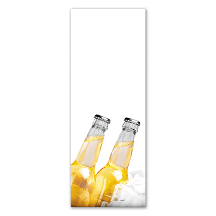 Υφασμάτινο αυτοκόλλητο ψυγείου που απεικονίζει δυο λευκά μπουκάλια μπύρα μέσα σε παγάκια.Είναι ανθεκτικό και κολλάει και ξεκολλάει εύκολα.Μπορείτε να μας ζητήσετε να εκτυπωθεί σε ότι διάσταση θέλετε. Το θέμα προσαρμοζεται ανάλογα στη διάσταση που θέλετε.Το παράδειγμα που παρουσιάζουμε στην απομονομένη εικόνα του θέματος αφορά ψυγείο με διάσταση 75cm πλάτος x 200cm ύψος.