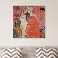Προτάσεις για διακόσμησηΈνα έργο από τον Gustav Klimt, με τη χαρακτηριστική του αισθητική προσέγγιση, μπορεί να αποτελέσει το κεντρικό κομμάτι σε ένα σύγχρονο σαλόνι ή μια κομψή αίθουσα συσκέψεων. Η πολυχρωμία και τα περίτεχνα μοτίβα του δημιουργούν μια αίσθηση πολυτέλειας και φινέτσας, κάνοντάς το ιδανικό για επιφάνειες με ουδέτερες αποχρώσεις που χρειάζονται μια ζωντανή πινελιά. Η ένταξη ενός τέτοιου πίνακα σε καμβά μπορεί να προσδώσει μοναδικό χαρακτήρα σε ένα μοντέρνο ή έντονα κλασικό περιβάλλον, ακόμα και σε μια γκαλερί ή ένα εστιατόριο με καλλιτεχνική διάθεση.Λίγα λόγια για τον πίνακαΟ Gustav Klimt, ένας από τους πρωτεργάτες της Αρ Νουβό κίνησης στα τέλη του 19ου και τις αρχές του 20ού αιώνα, ήταν γνωστός για τα εντυπωσιακά, διακοσμητικά του έργα. Το έργο του GK-121 Κλιμτ είναι χαρακτηριστικό παράδειγμα της ικανότητάς του να συνδυάζει την ανθρώπινη μορφή με γεωμετρικά μοτίβα και φυσικά στοιχεία. Αυτός ο πίνακας σε καμβά αναπαριστά την αίσθηση της κίνησης και της ζωντάνιας, χαρακτηριστικά στοιχεία της τέχνης του Klimt, αντικατοπτρίζοντας την εποχή της Βιέννης πριν από τον Πρώτο Παγκόσμιο Πόλεμο, που χαρακτηριζόταν από πολιτιστική ακμή και καινοτομία.Η καλλιτεχνική προσέγγιση του Klimt συνδυάζει πλούσια χρώματα με εκλεπτυσμένες γραμμές και διακοσμητικά στοιχεία. Τα λαμπρά χρυσά και ασημένια φύλλα που συναντάμε σε πολλά από τα έργα του δίνουν ένα μοναδικό λαμπερό αποτέλεσμα, ενώ η χρήση του φωτός και της σκιάς αποδίδει υπέροχα την υφή και το βάθος. Οι πινελιές του είναι συχνά απαλές και ρευστές, δημιουργώντας εντύπωση κίνησης και ζωντάνιας. Το χαρακτηριστικό στυλ του Klimt επικεντρώνεται στην απεικόνιση της ανθρώπινης μορφής με ένταση και ευαισθησία, συνδυάζοντας τη ρεαλιστικότητα με το αφηρημένο.Ψηφιακή εκτύπωση σε καμβά. Ο καμβάς είναι υψηλής ποιότητας και αναδεικνύει τη λεπτομέρεια του έργου. Παραδίδεται τελαρωμένος σε ανθεκτικό ξύλινο πλαίσιο 2εκ, διαθέσιμο σε όποια διάσταση επιθυμείτε.