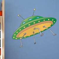 Αυτοκόλλητο τοίχου από βινύλιο που απεικονίζει ένα UFO σε πράσινο και κίτρινο χρώμα, σε πτήση. Είναι ανθεκτικό και κολλάει και ξεκολλάει εύκολα.Μπορείτε να μας ζητήσετε να εκτυπωθεί σε ότι διάσταση θέλετε. 